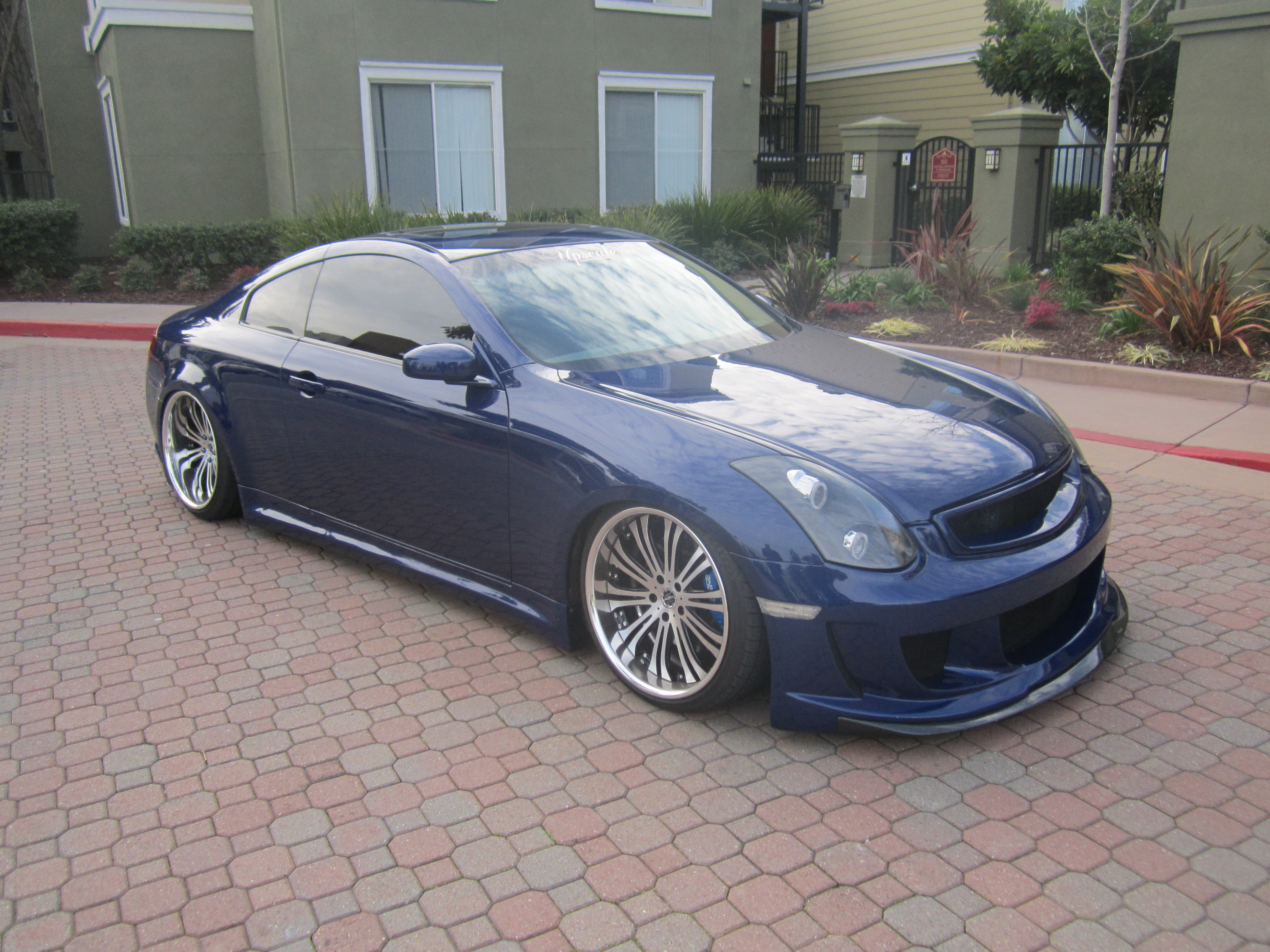 Troy M owns this beautiful airbagged G35 coupe with custom paint. 